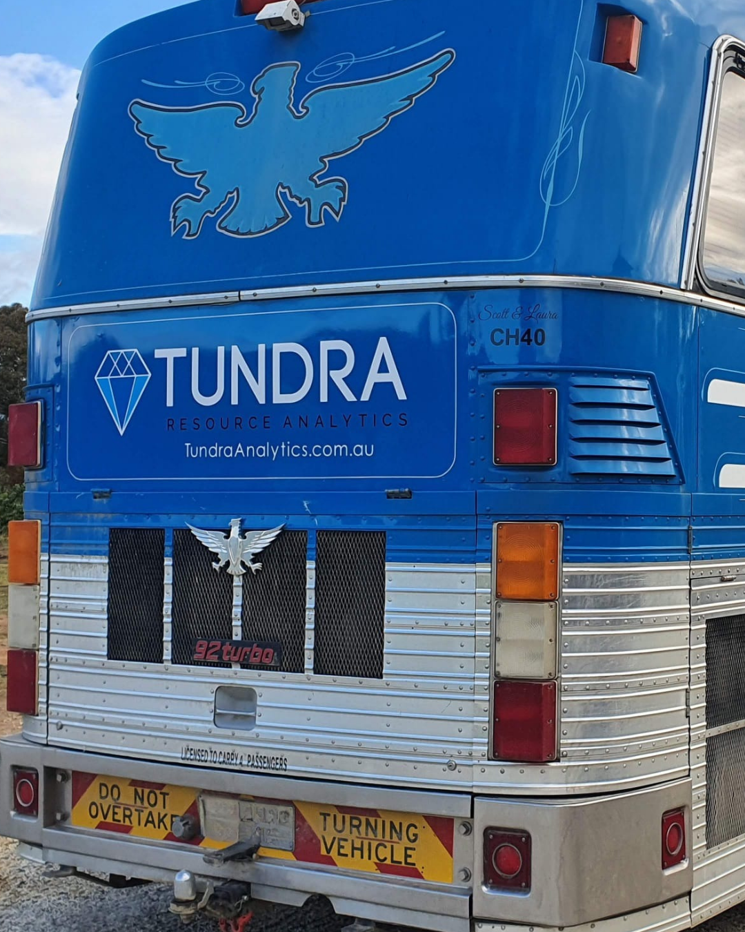 TUNDRA Bus